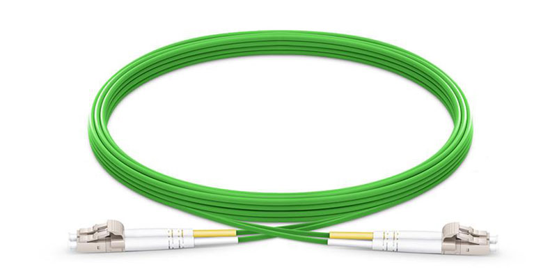 What are the advantages of OM5 fiber jumper compared to OM3/OM4
