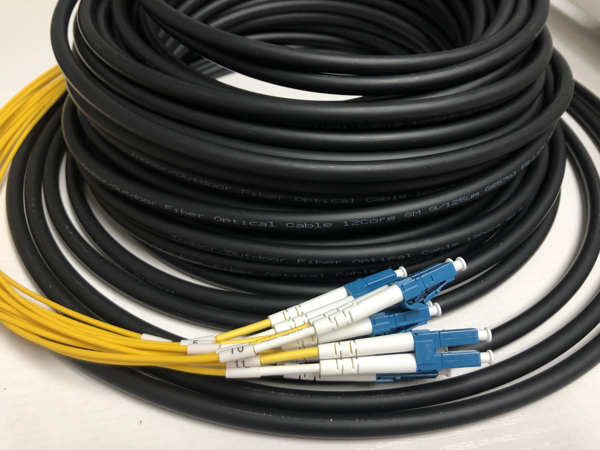 Indoor/outdoor Fiber Patchcord 6 Cores LC/UPC duplex 7.5mm Raser Reted OFNR Black