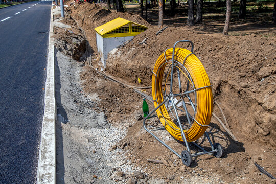 direct_buried_fiber_optic_cable.png