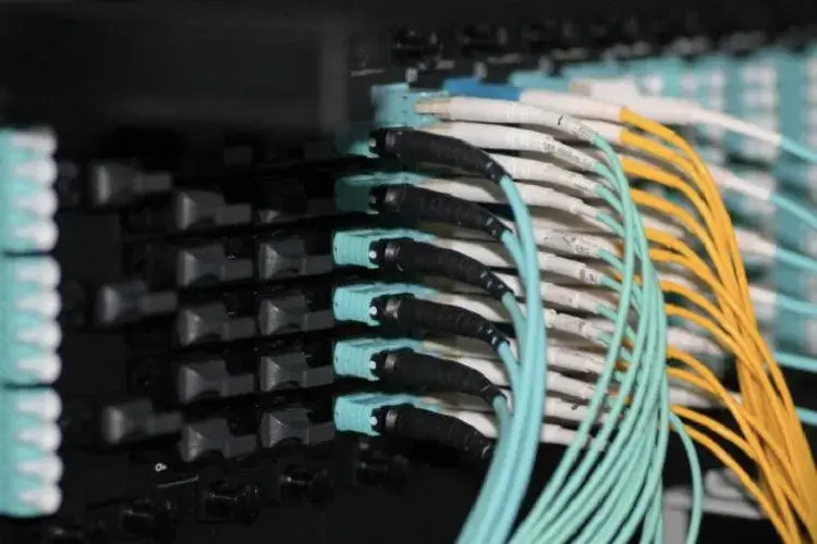 MPO_Fiber_optic_cable.jpg