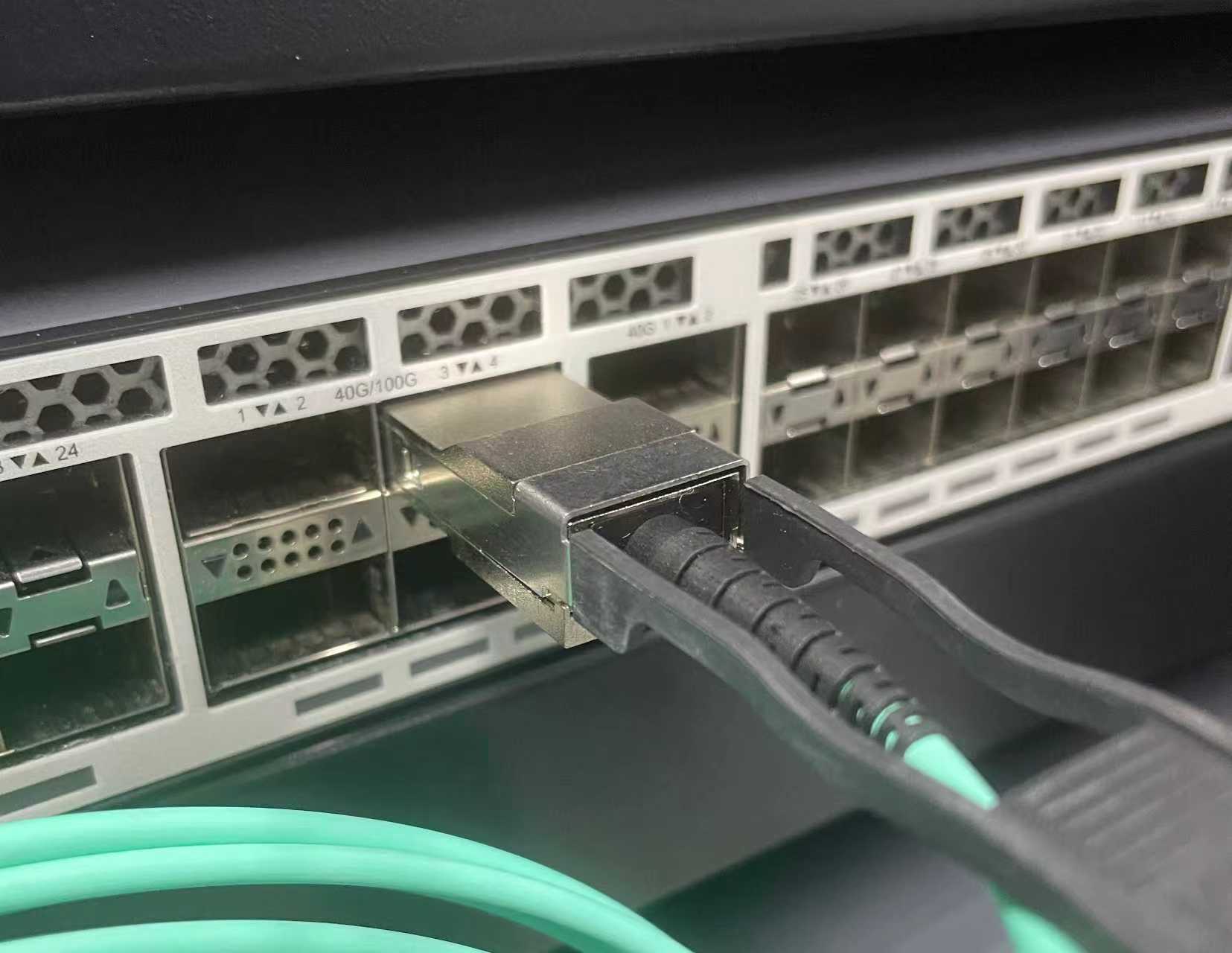 AOC_cables_in_Data_Center.jpg AOC_cables_in_Data_Center.jpg